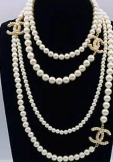 CHANEL NECKLACE IN WHITE  PEARL MULTI-LAYER DESIGN