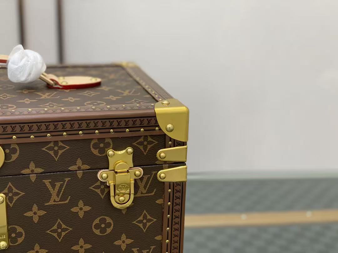 LV MAKEUP CASE 42 IN MONOGRAM PATTERN WITH MIRROR TP2