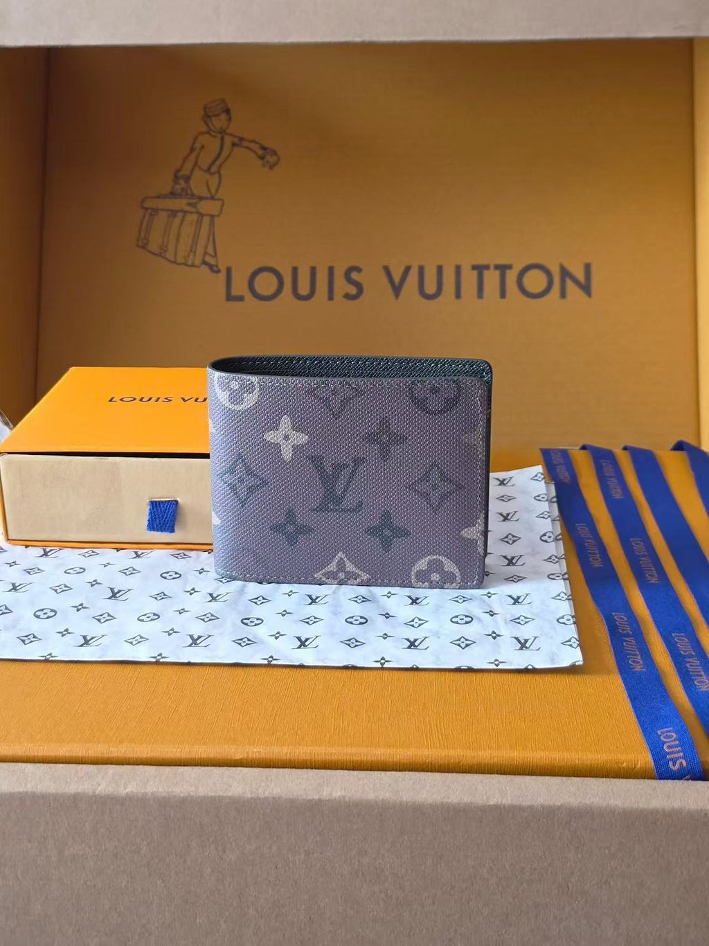 LV 26S MULTINPLE WALLET IN MONOGRAM ECLIPSE CANVAS