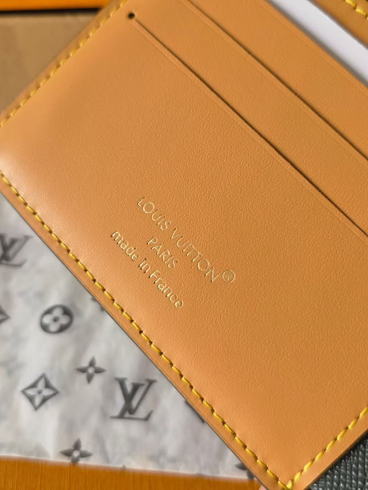 LV 26S MULTINPLE WALLET IN MONOGRAM ECLIPSE CANVAS