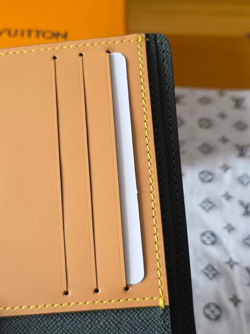 LV 26S MULTINPLE WALLET IN MONOGRAM ECLIPSE CANVAS