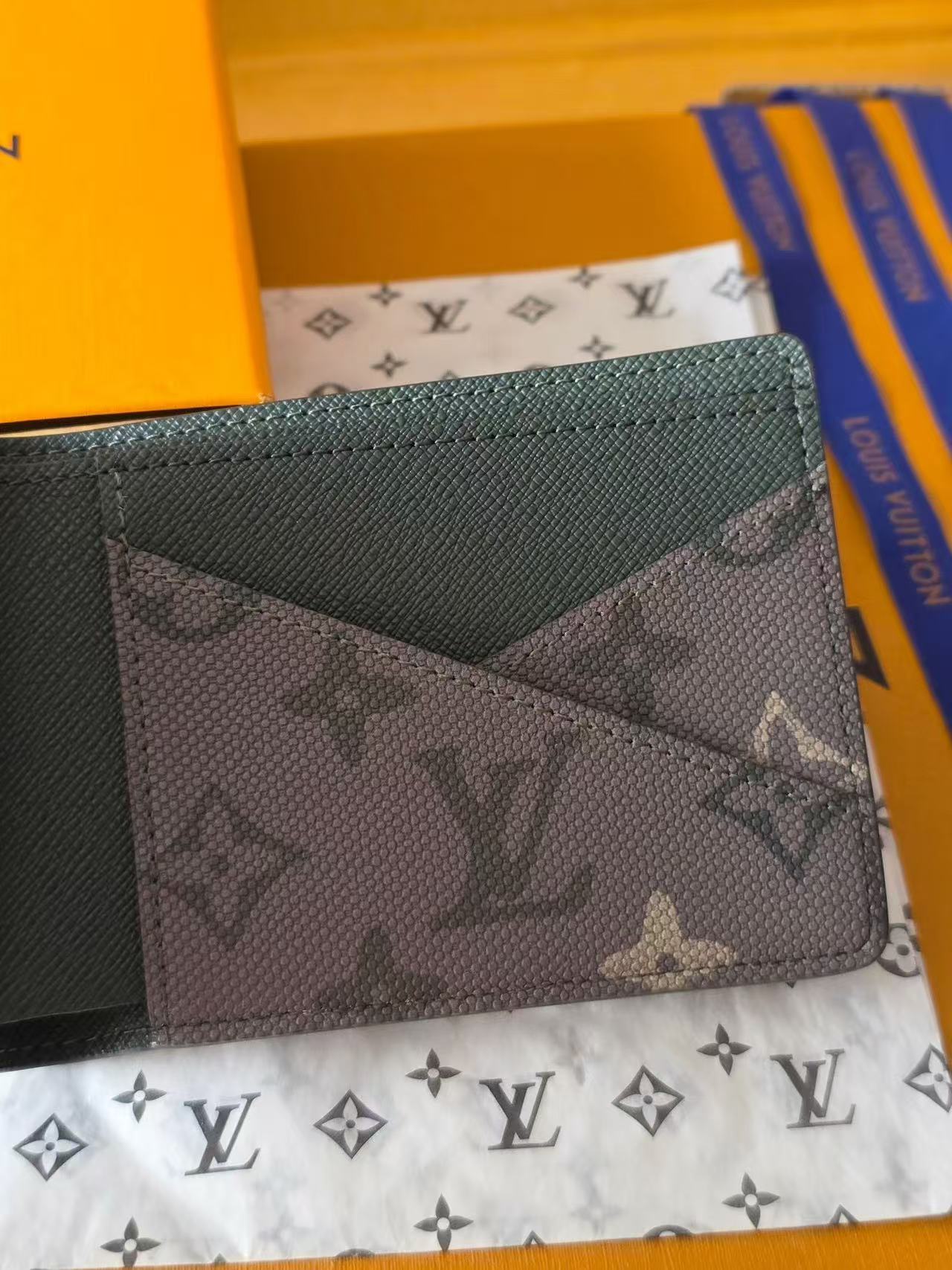 LV 26S MULTINPLE WALLET IN MONOGRAM ECLIPSE CANVAS