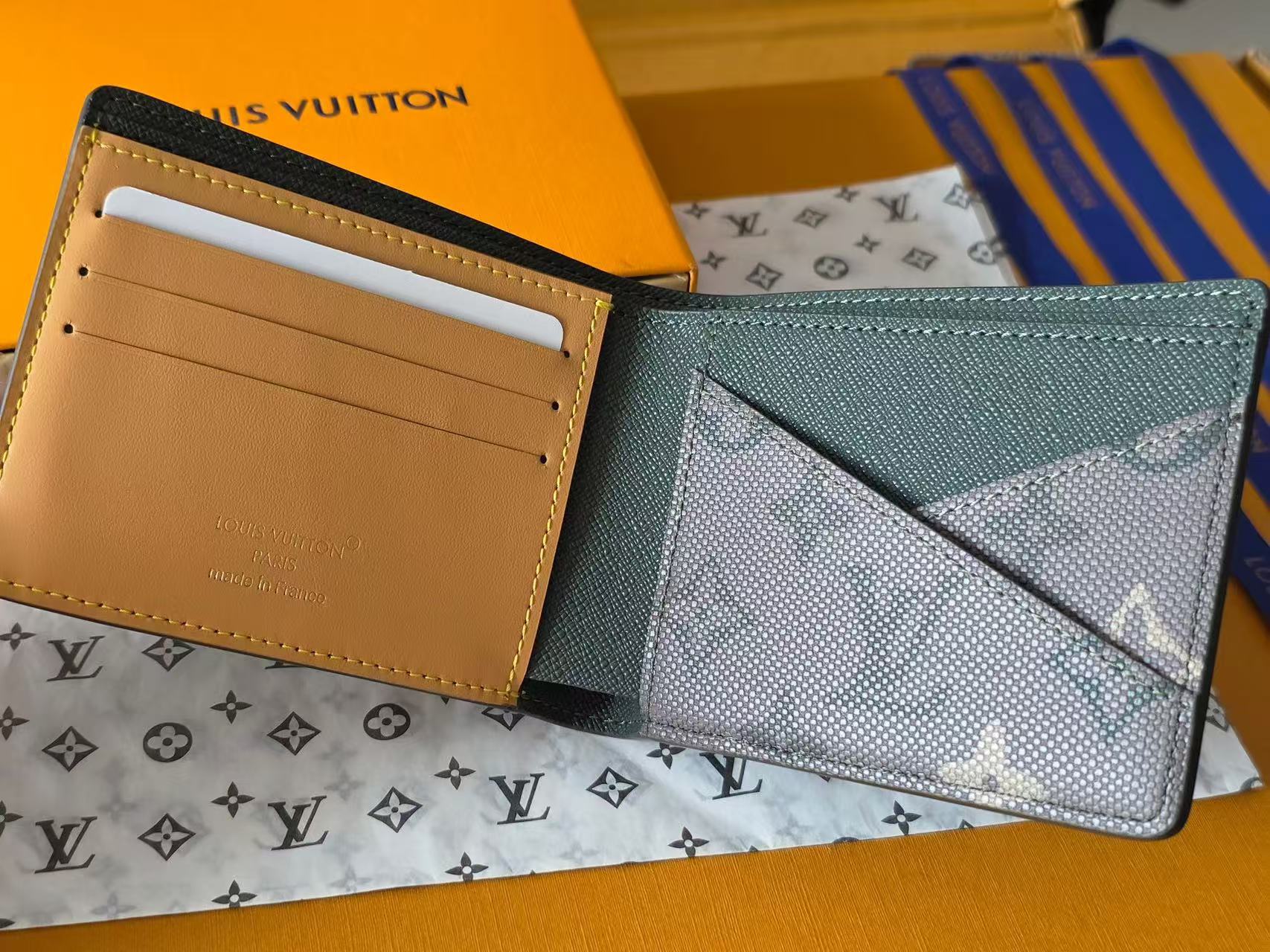 LV 26S MULTINPLE WALLET IN MONOGRAM ECLIPSE CANVAS