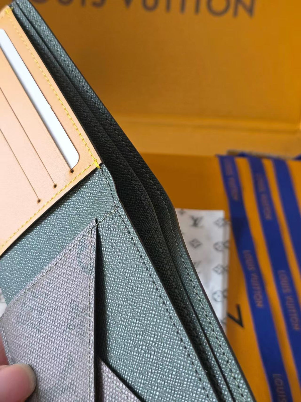 LV 26S MULTINPLE WALLET IN MONOGRAM ECLIPSE CANVAS