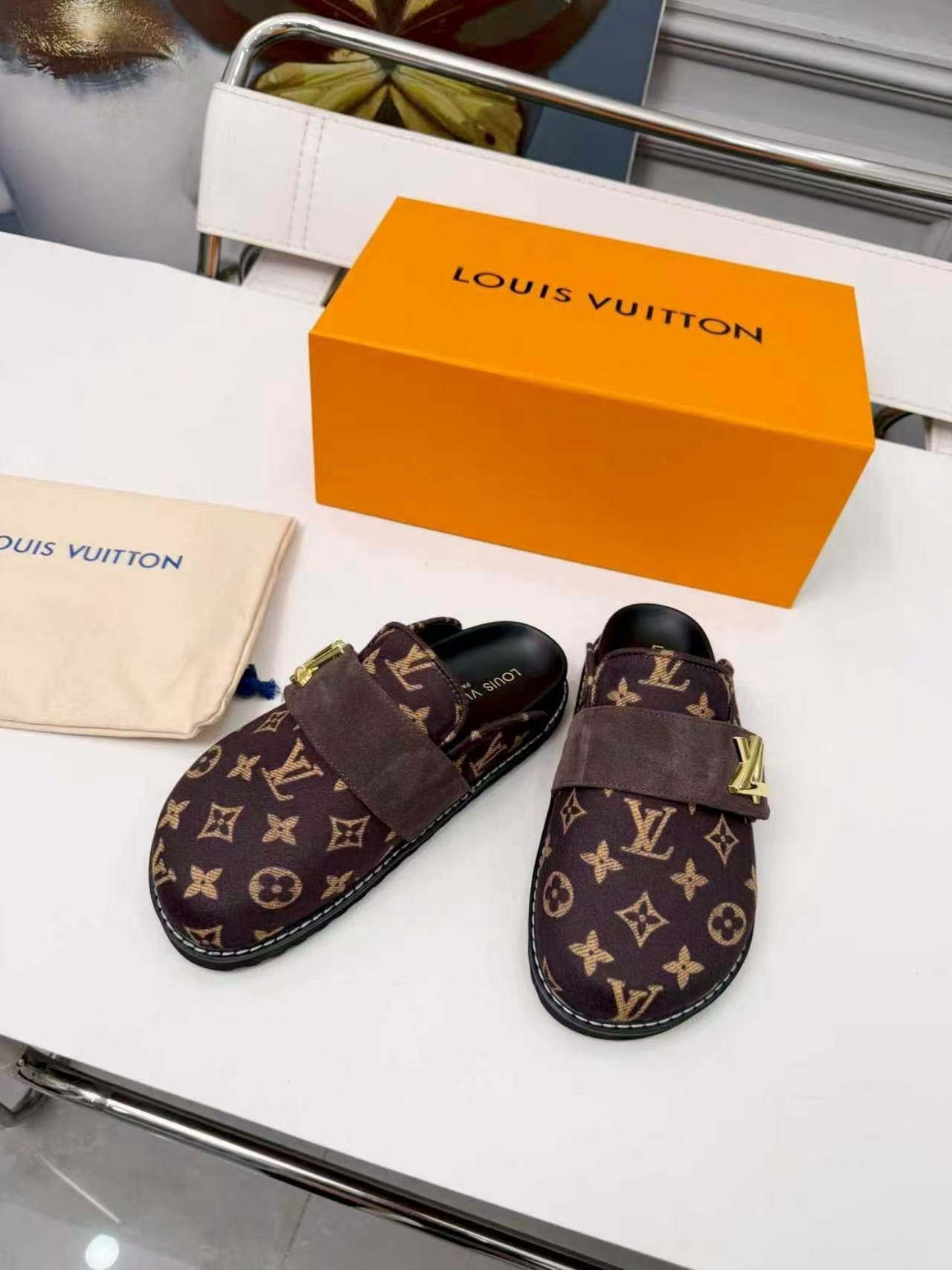 LV 26S COSY FLAT COMFORT CLOG IN BROWN MONOGRAM LOGO