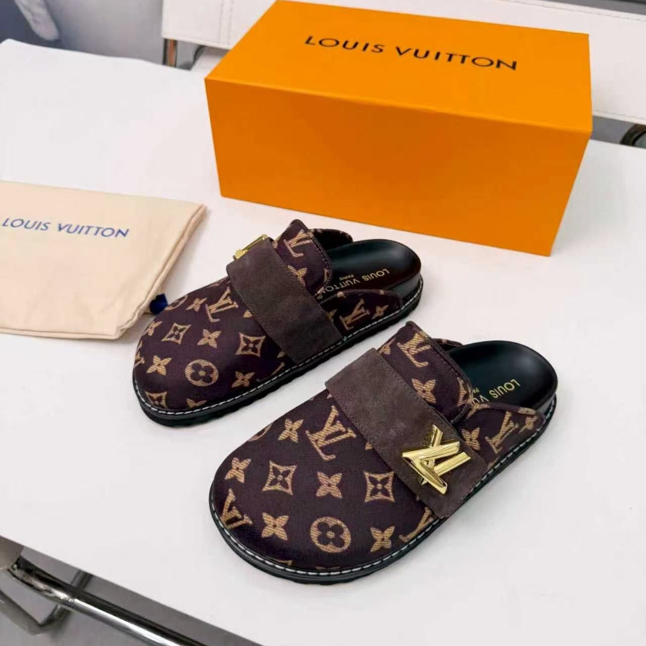 LV 26S COSY FLAT COMFORT CLOG IN BROWN MONOGRAM LOGO