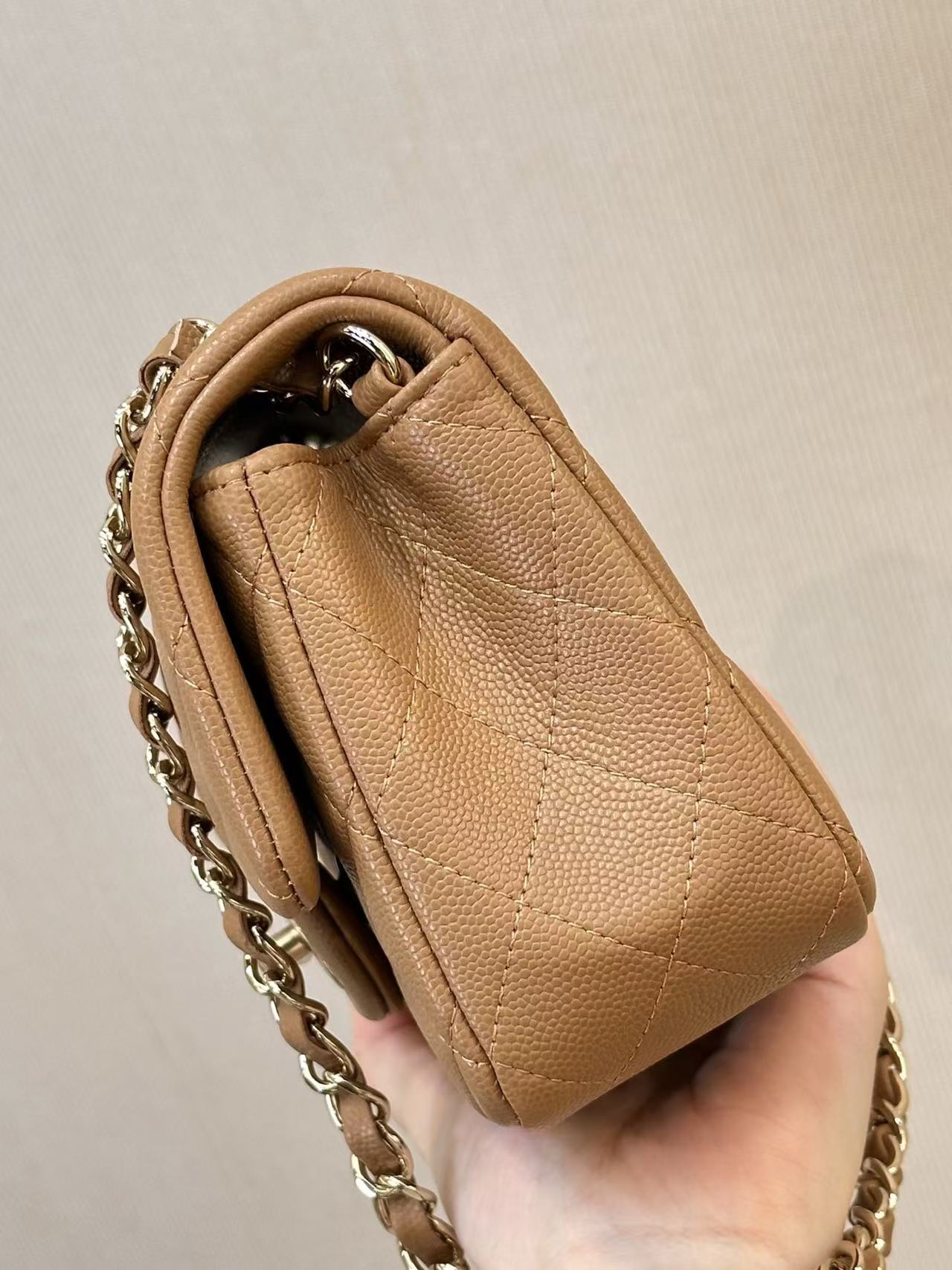 CHANEL 25S FLAP BAG 20 CM IN LIGHT BROWN LAMBSKIN GOLD HARDWARE 25626