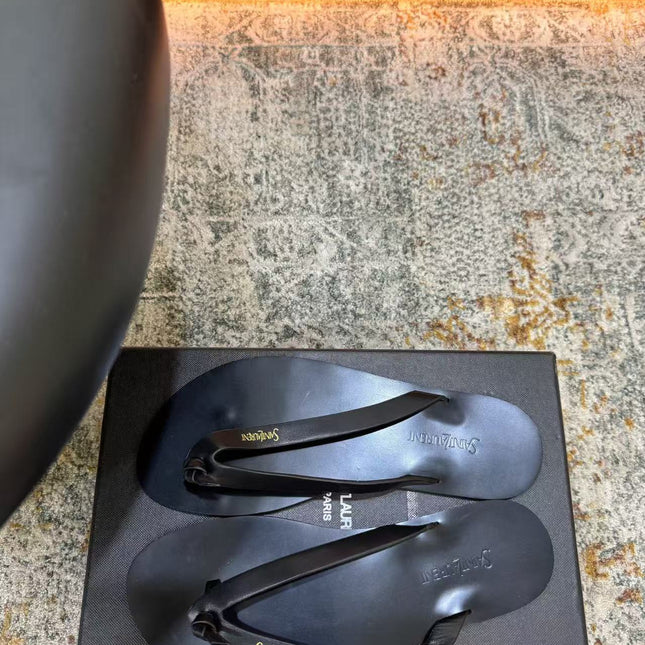SAINT LAURENT 26S THONG SANDALS IN BLACK CALFSKIN 25626