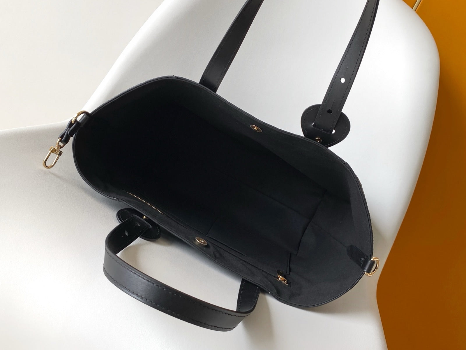 LV ALL IN ONE SHOULDER BAG 40 IN BLACK CALFSKIN