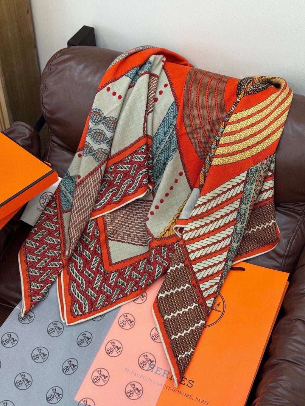 HERMES 26S PRINTED SQUARE SCARF 140 IN CASHMERE AND SILK 309321