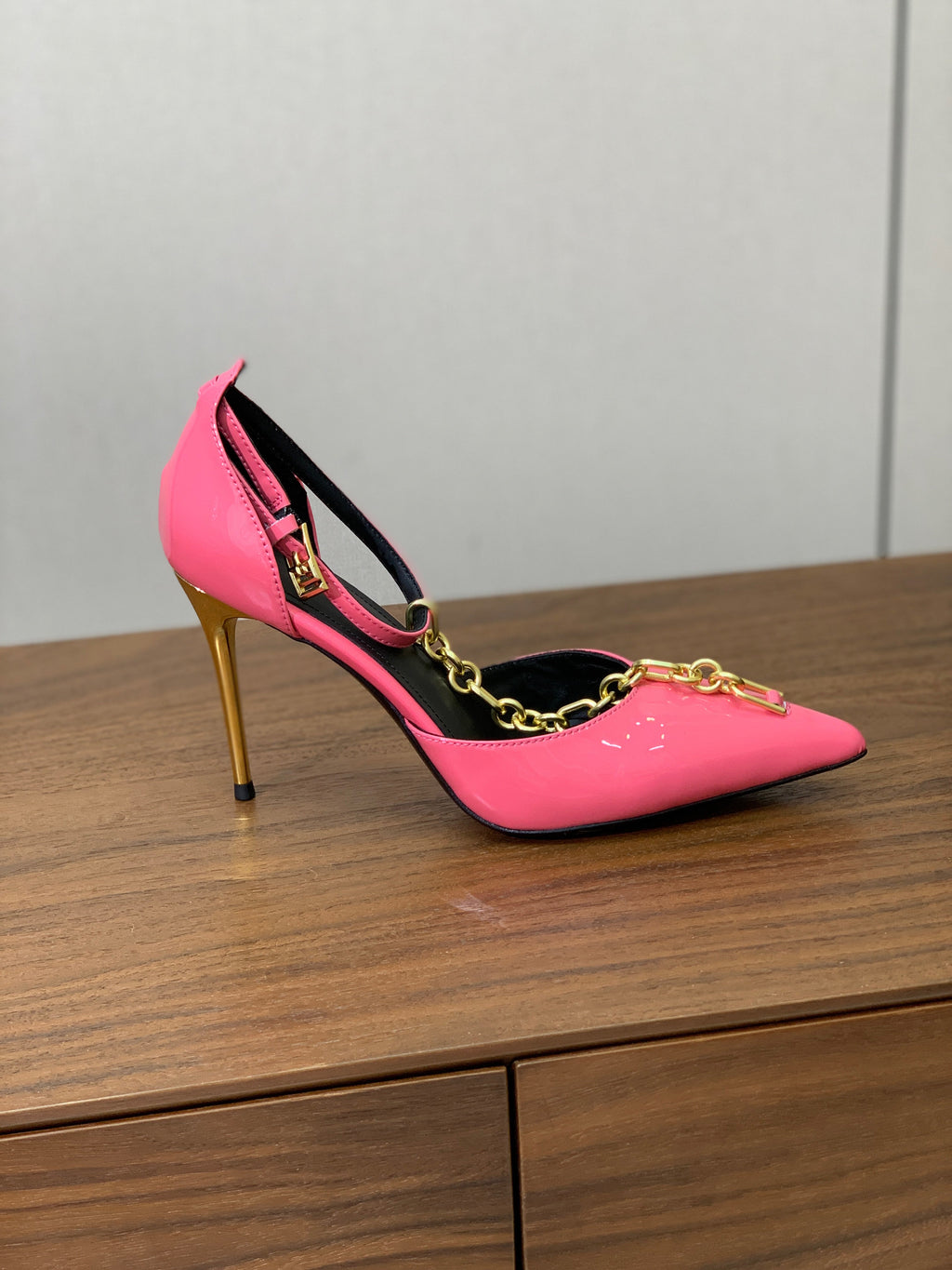 BALMAIN 26S CHAIN HIGH HEELS 95 MM IN PINK PATENT CALFSKIN