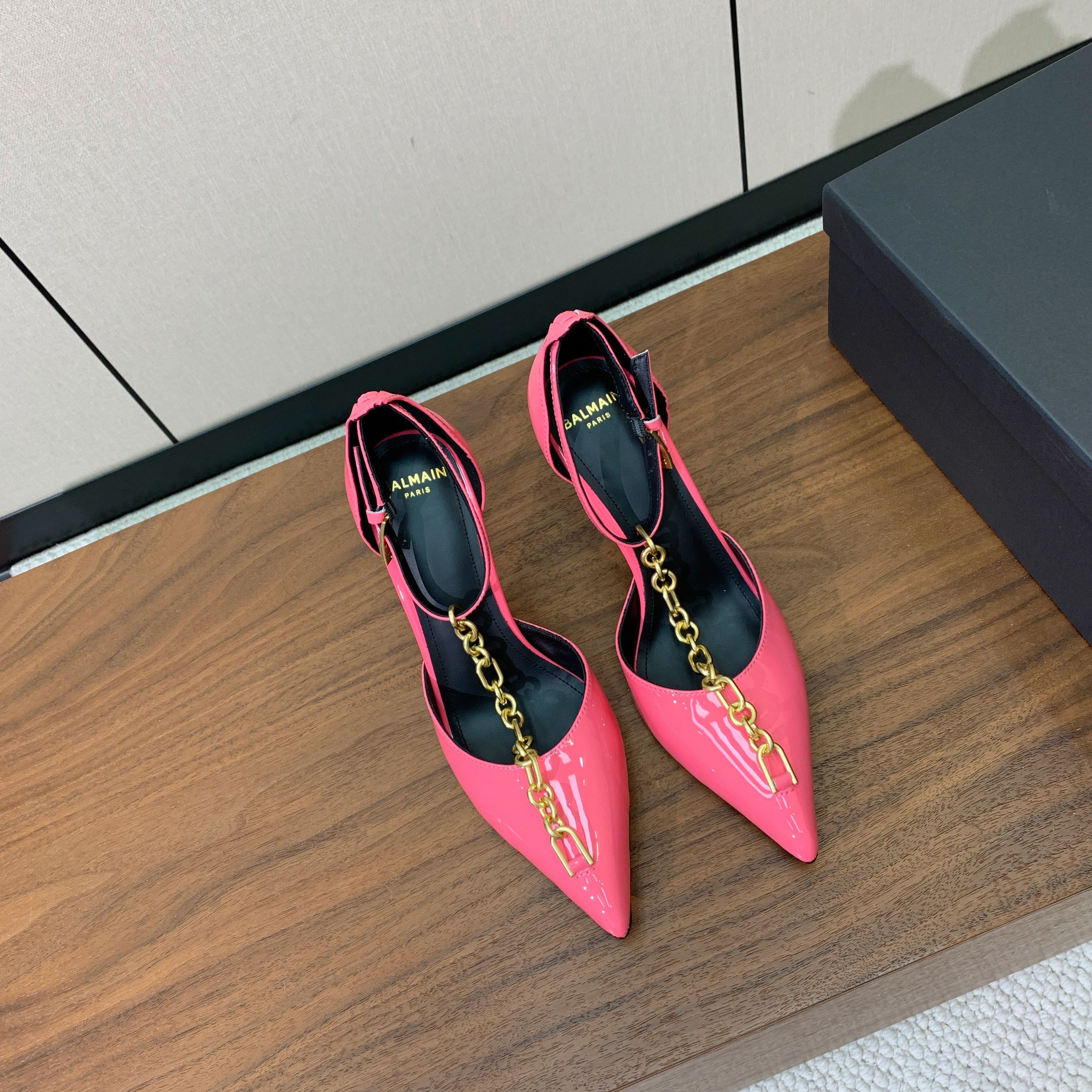 BALMAIN 26S CHAIN HIGH HEELS 95 MM IN PINK PATENT CALFSKIN