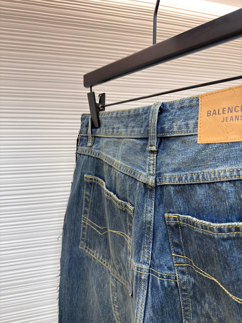BALENCIAGA 26S DISTRESSED JEANS 015
