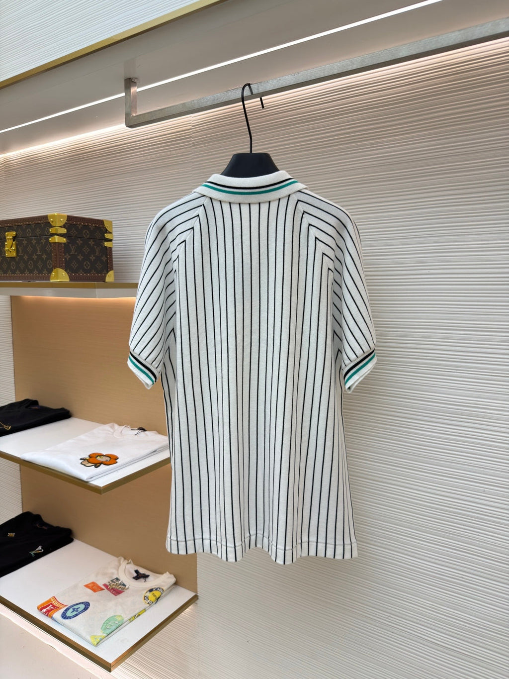 LV 26S SHORT-SLEEVED KNIT POLO SHIRT STYLE 205
