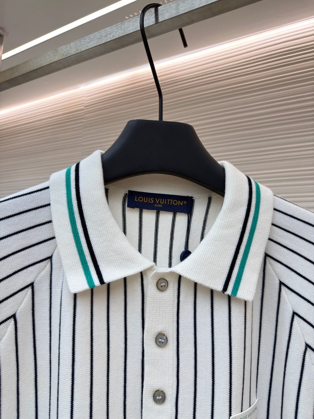 LV 26S SHORT-SLEEVED KNIT POLO SHIRT STYLE 205