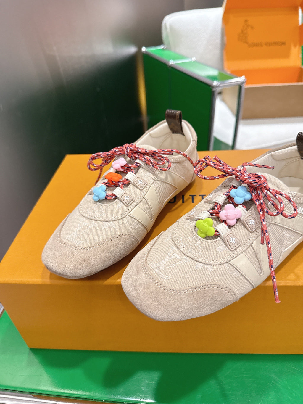 LV 26S SNEAKERS IN BEIGE DENIM AND SUEDE WITH FLOWER CHARM