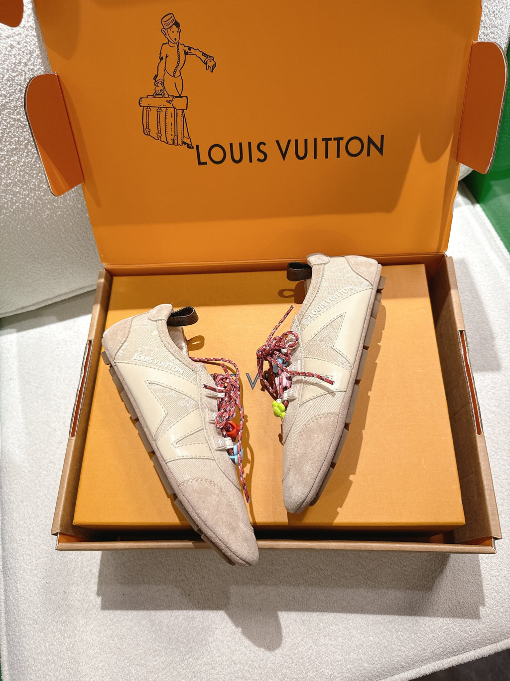 LV 26S SNEAKERS IN BEIGE DENIM AND SUEDE WITH FLOWER CHARM