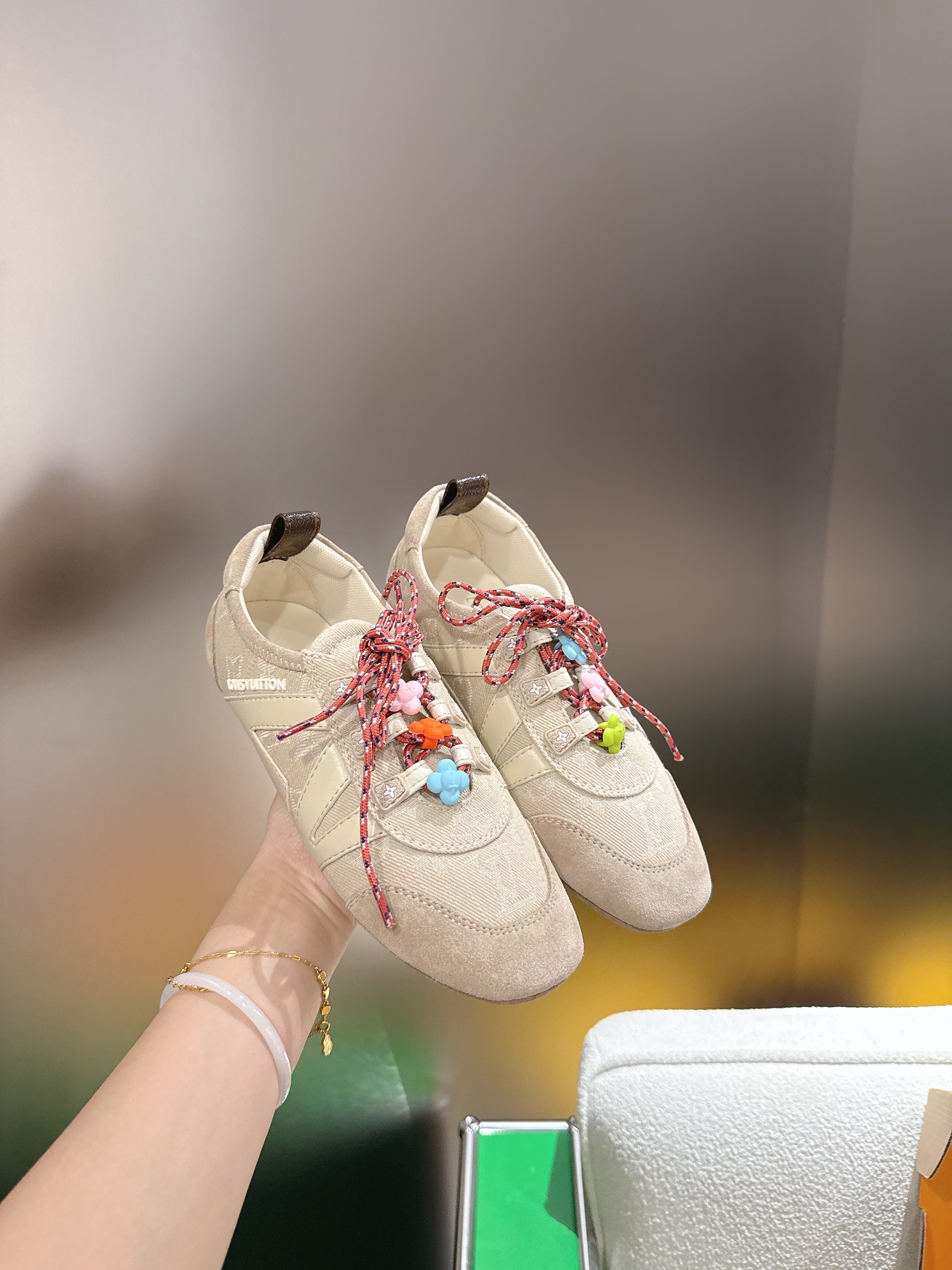LV 26S SNEAKERS IN BEIGE DENIM AND SUEDE WITH FLOWER CHARM