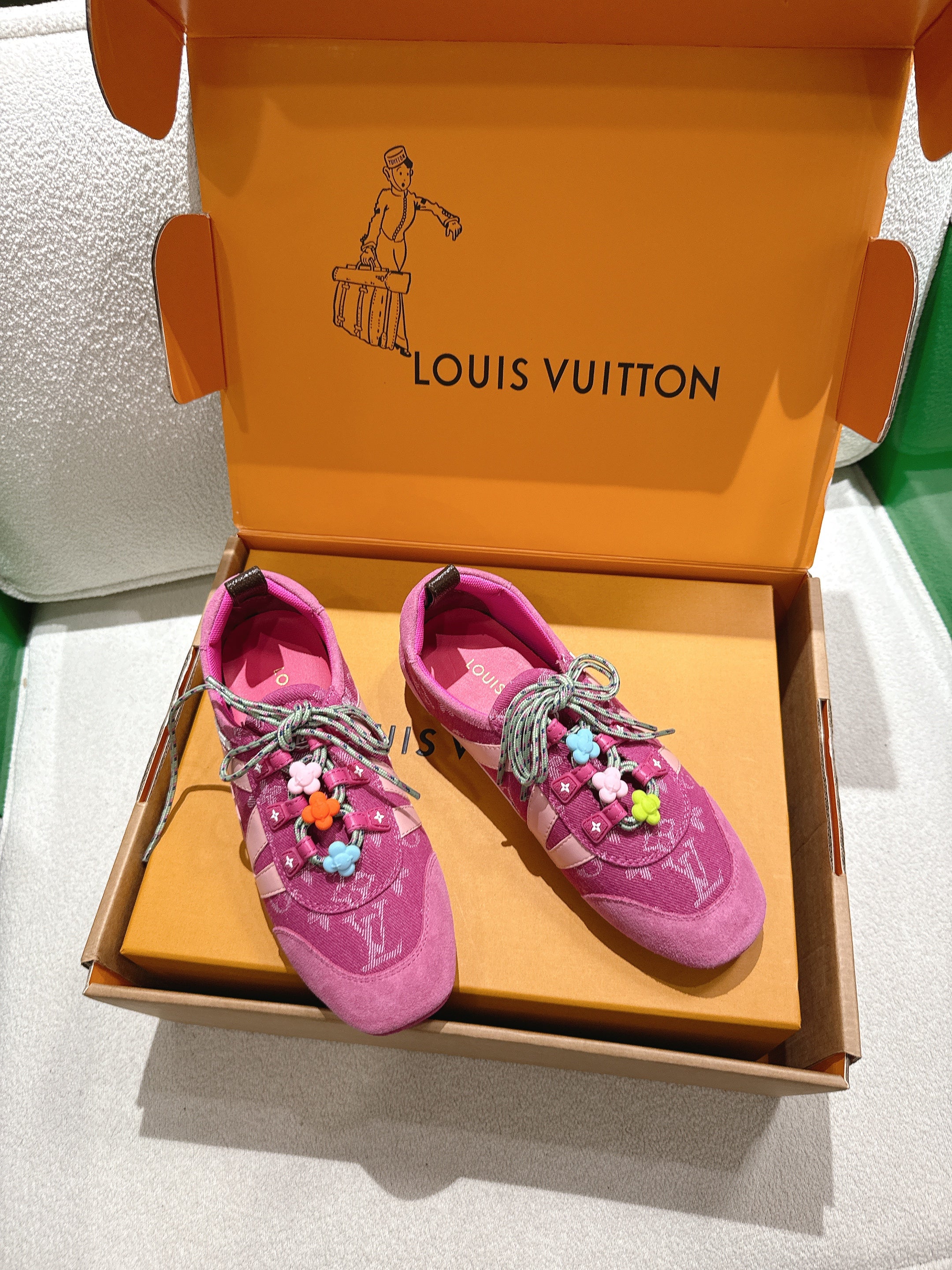 LV 26S SNEAKERS IN DARK PINK DENIM AND SUEDE WITH FLOWER CHARM