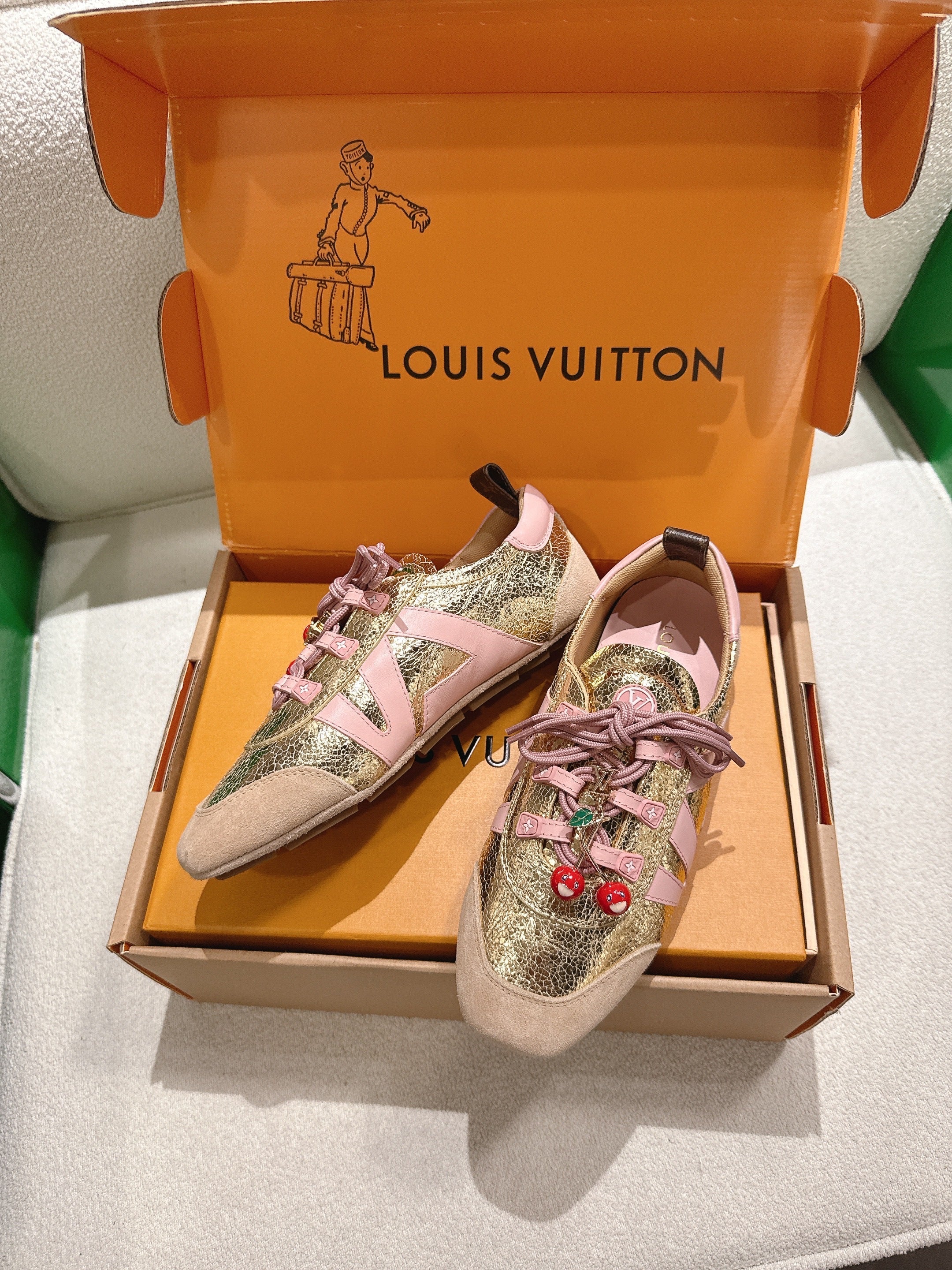 LV 26S SNEAKERS IN LIGHT PINK SUEDE AND GOLD LAMBSKIN WITH CHERRY CHARM
