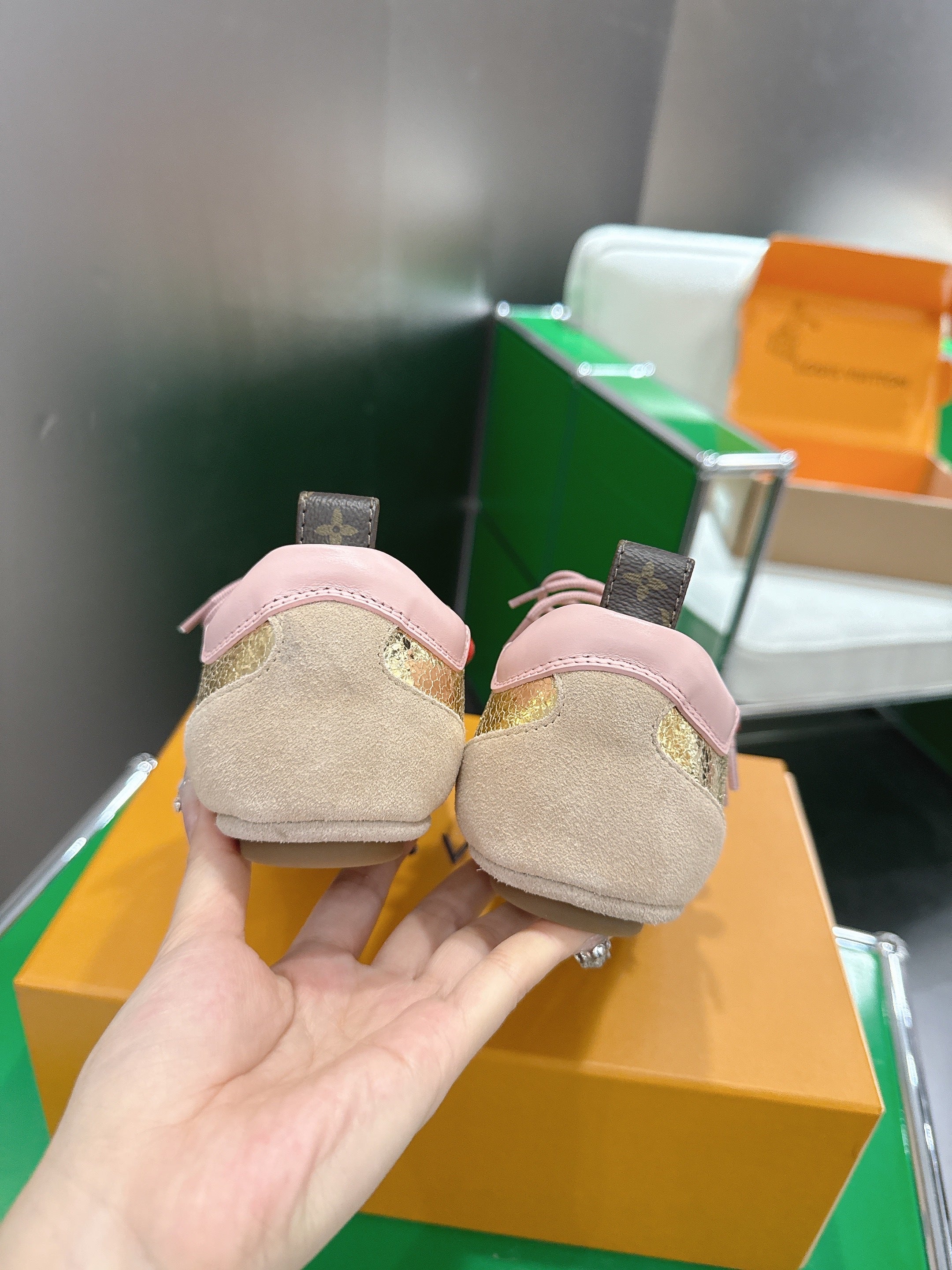 LV 26S SNEAKERS IN LIGHT PINK SUEDE AND GOLD LAMBSKIN WITH CHERRY CHARM