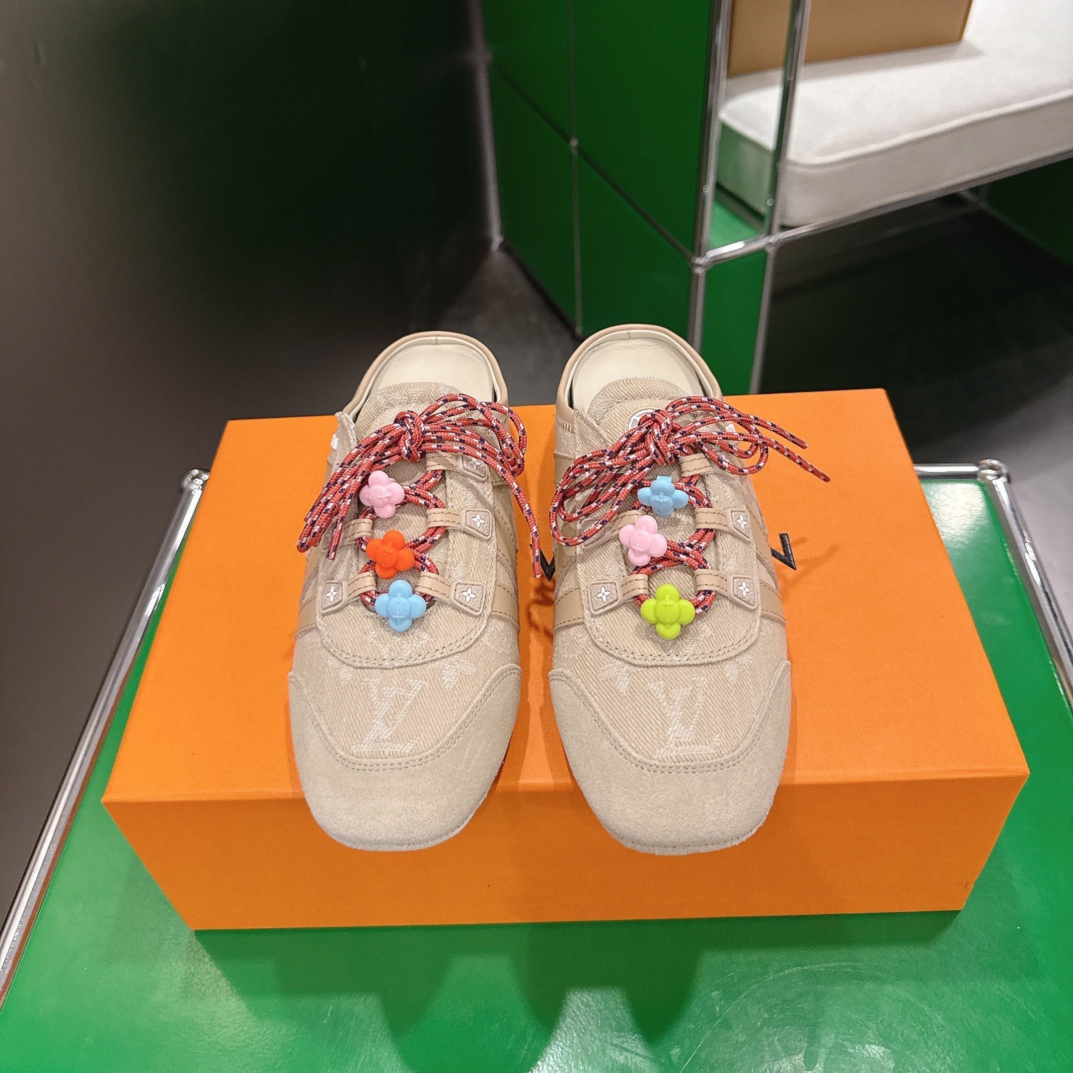 LV 26S MULE SNEAKERS IN BEIGE DENIM AND SUEDE WITH FLOWER CHARM