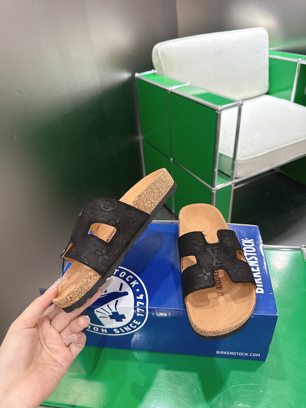 LV 26S SLIDES IN BLACK SUEDE