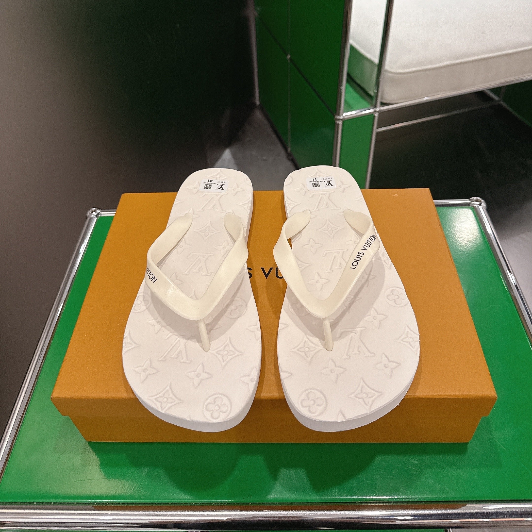 LV 26S THONG SANDALS IN WHITE EVA