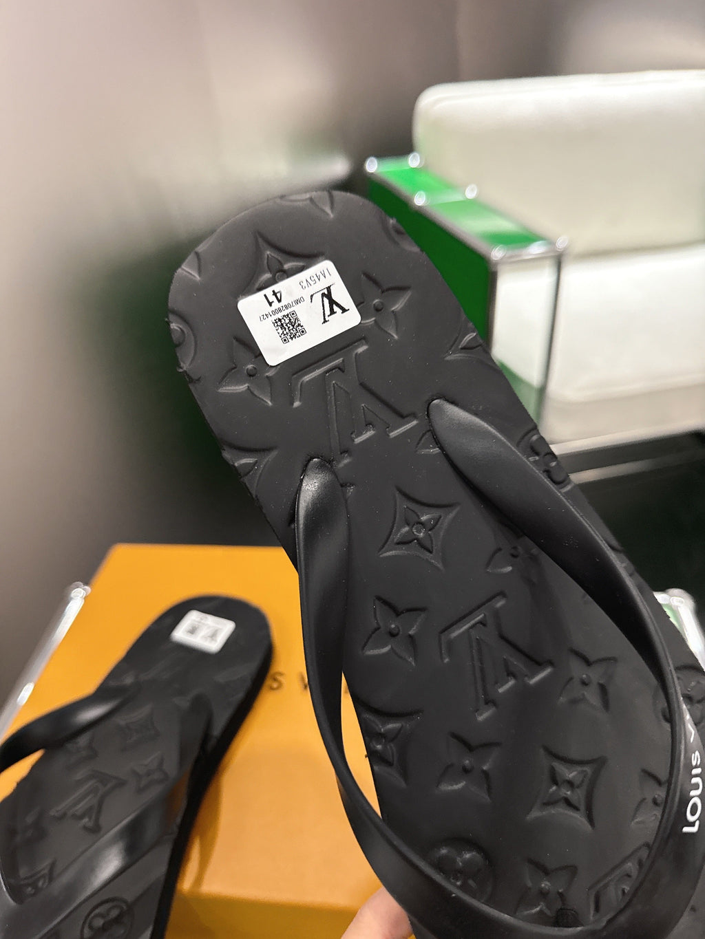 LV 26S THONG SANDALS IN BLACK EVA