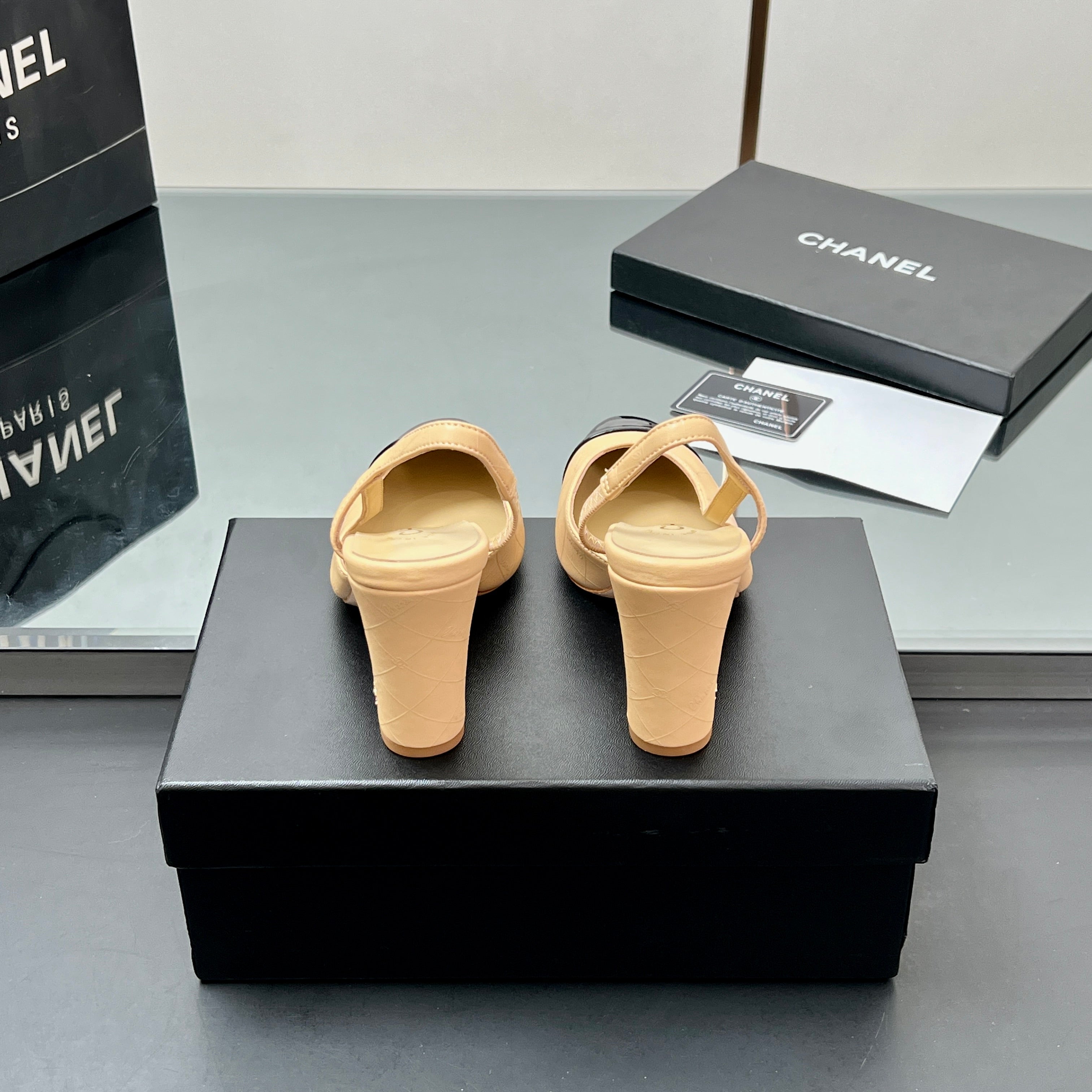 CC SLINGBACK 25S 90 MM IN BEIGE LAMBSKIN AND BLACK GLOSSY LEATHER WITH CHECK PATTERN