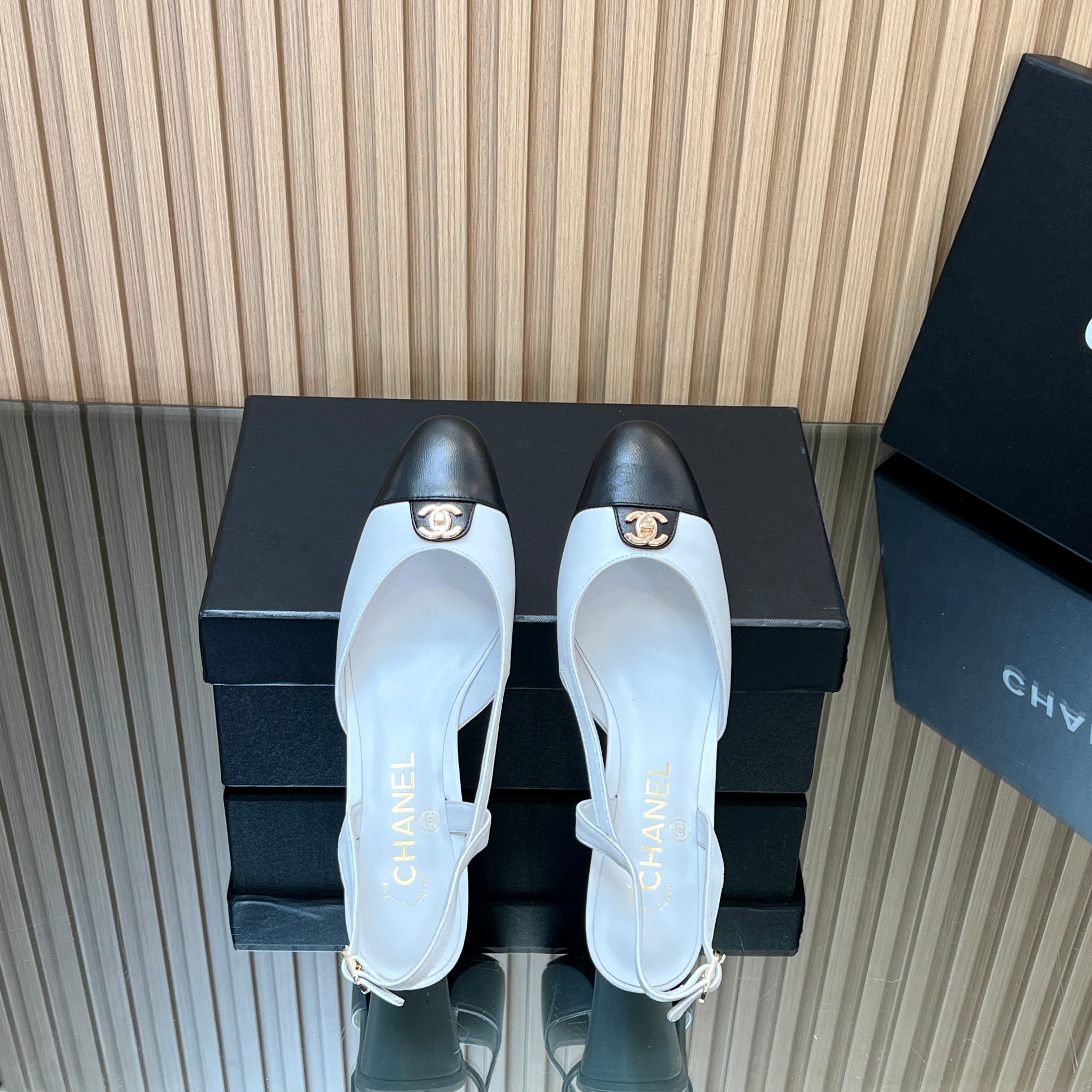 CHANEL 25S SLINGBACK SHOE LOGO 65MM IN WHITE CALFSKIN GOLD HARDWARE