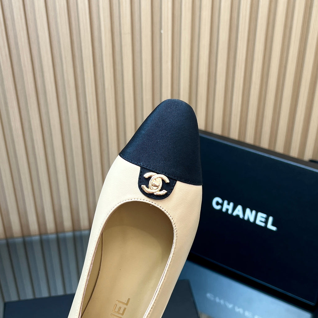 CHANEL 25S BALLET FLATS LOGO IN BEIGE CALFSKIN AND BLACK CANVAS GOLD HARDWARE