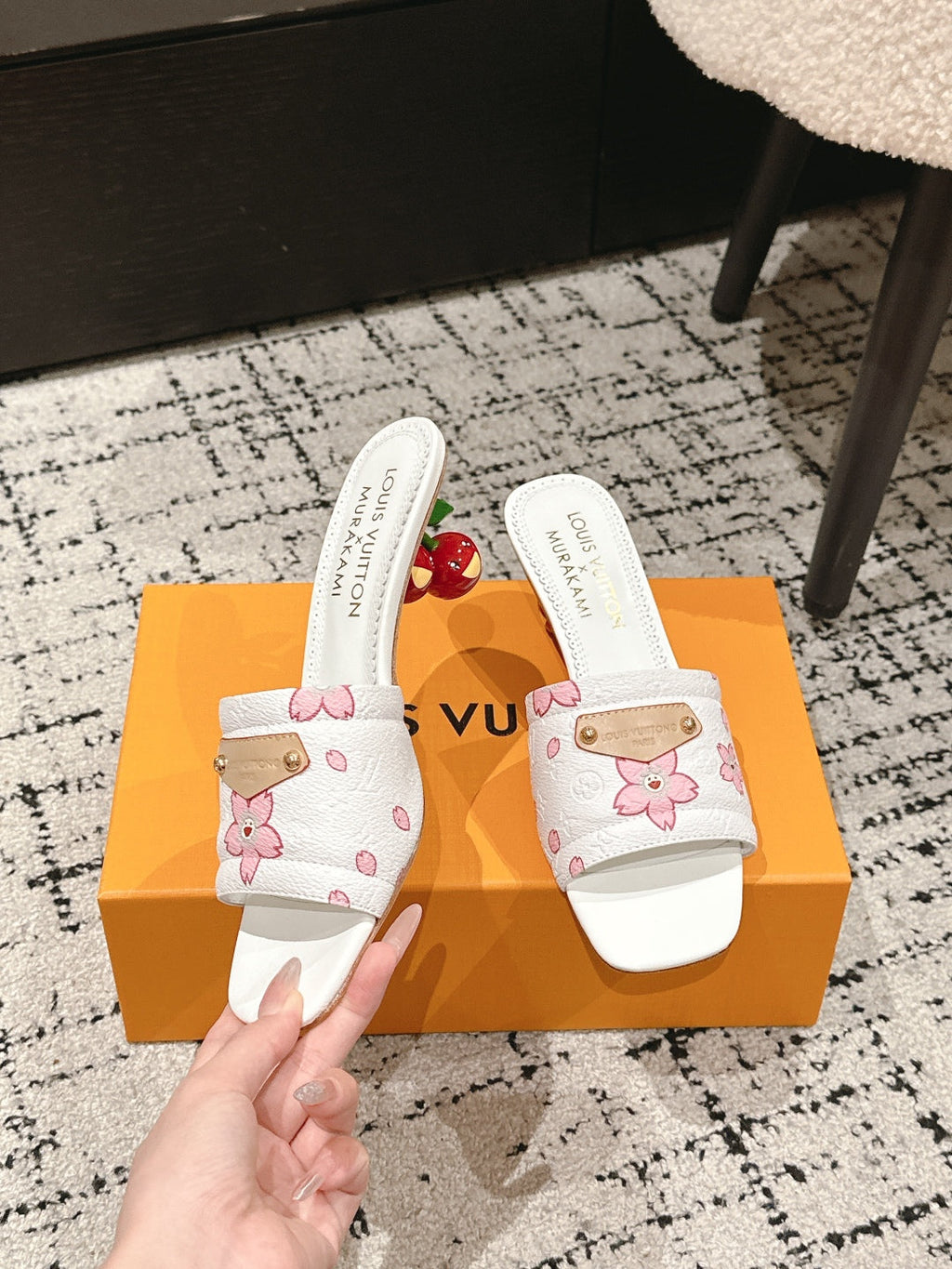 LV CHERRY HIGH HEELS 25S 55 MM IN WHITE CALFSKIN STYLE 3