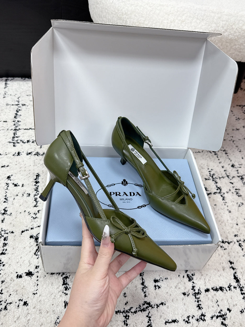 PRADA 26S POINTED-TOE HIGH HEELS 55MM IN DARK OLIVE GREEN CALFSKIN WITH BOW