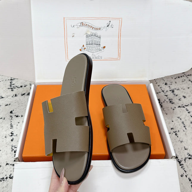 HM 26S IZMIR SANDAL IN ETOUPE LAMBSKIN