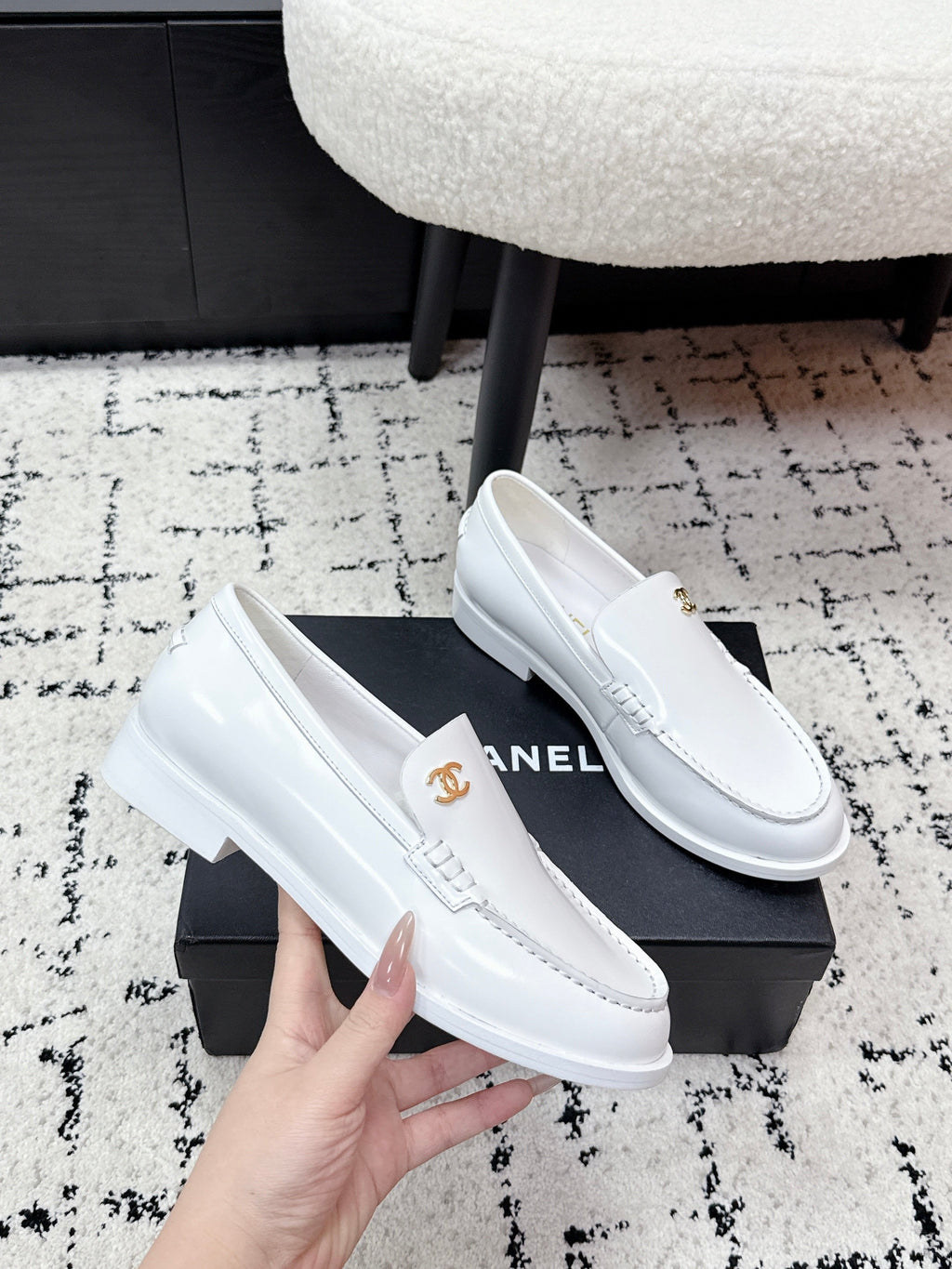 CHANEL 26S LOAFERS IN WHITE SMOOTH CALFSKIN WITH CC LOGO