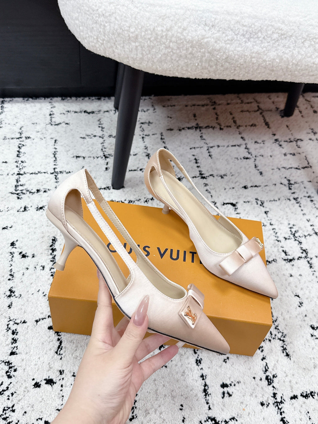 LV 26S SLINGBACK PUMPS 50MM IN NUDE PINK SATIN WITH BOW