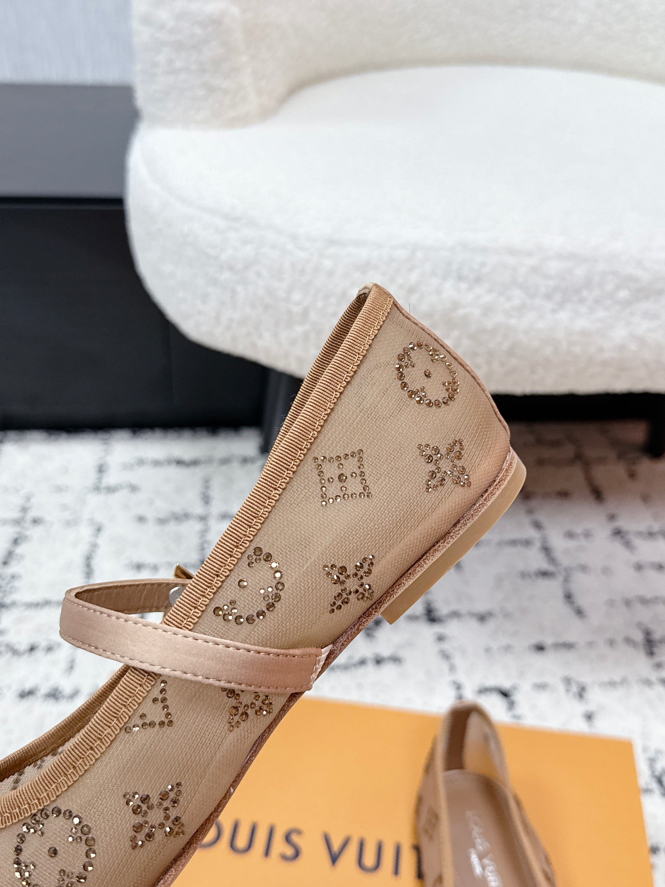 LV 26S MARY JANE FLATS IN LIGHT BROWN EMBROIDERED FABRIC MESH