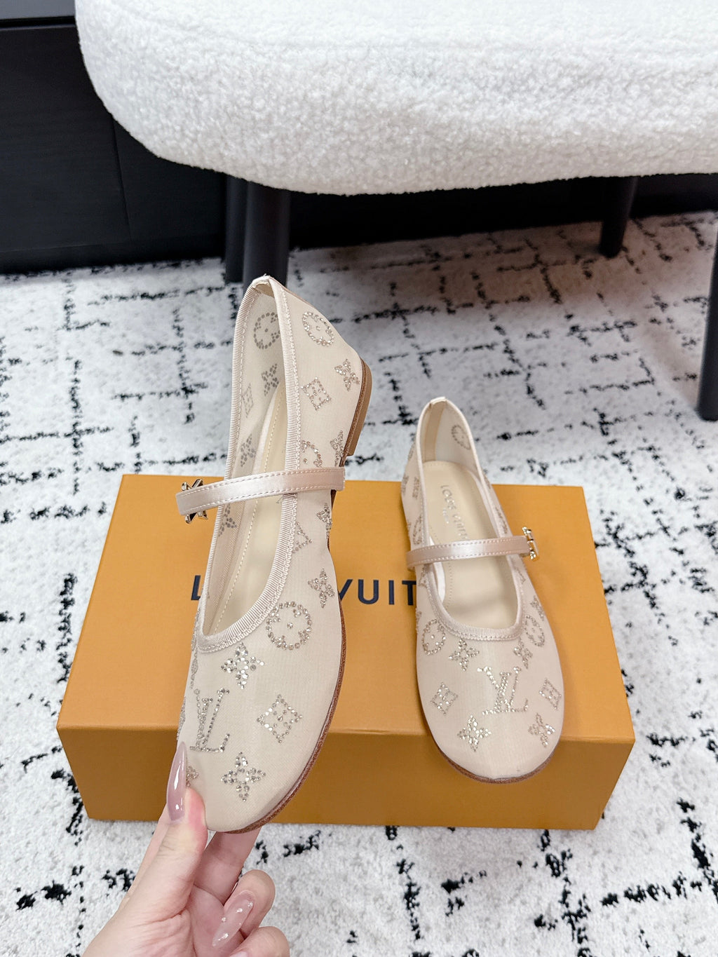 LV 26S MARY JANE FLATS IN BEIGE EMBROIDERED FABRIC MESH