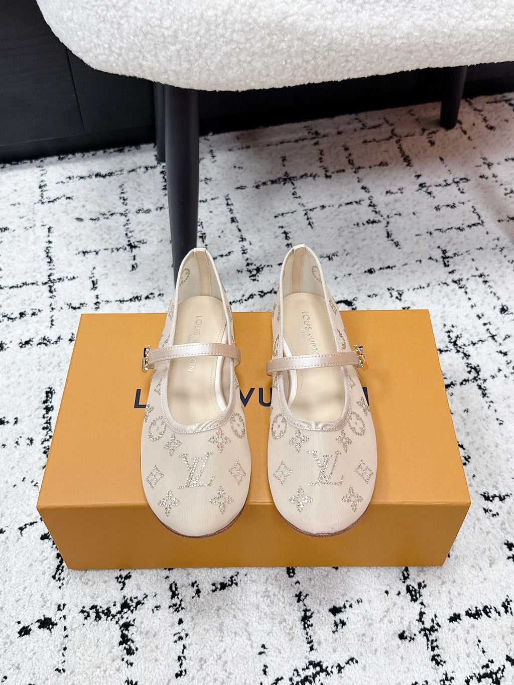 LV 26S MARY JANE FLATS IN BEIGE EMBROIDERED FABRIC MESH