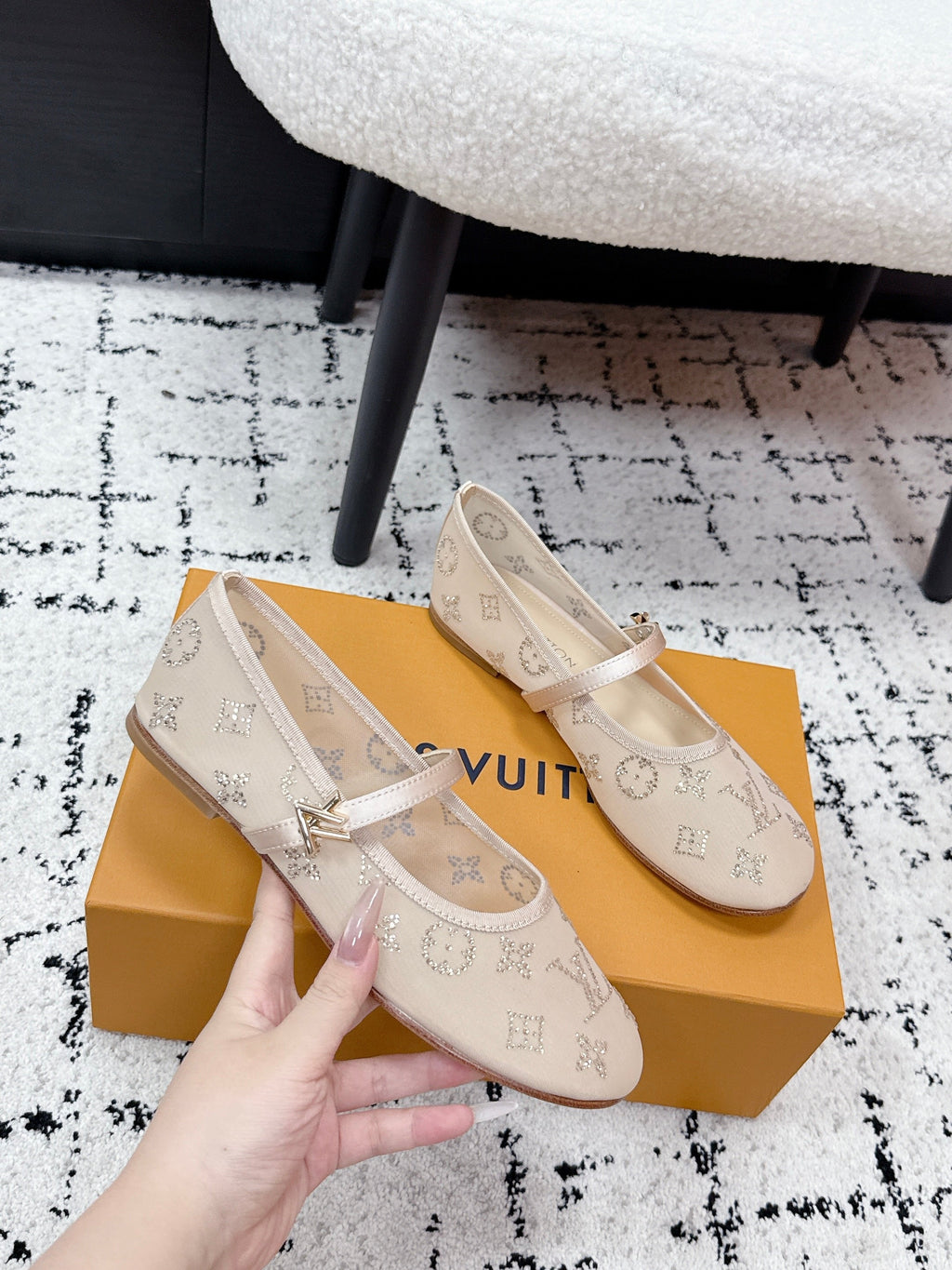 LV 26S MARY JANE FLATS IN BEIGE EMBROIDERED FABRIC MESH
