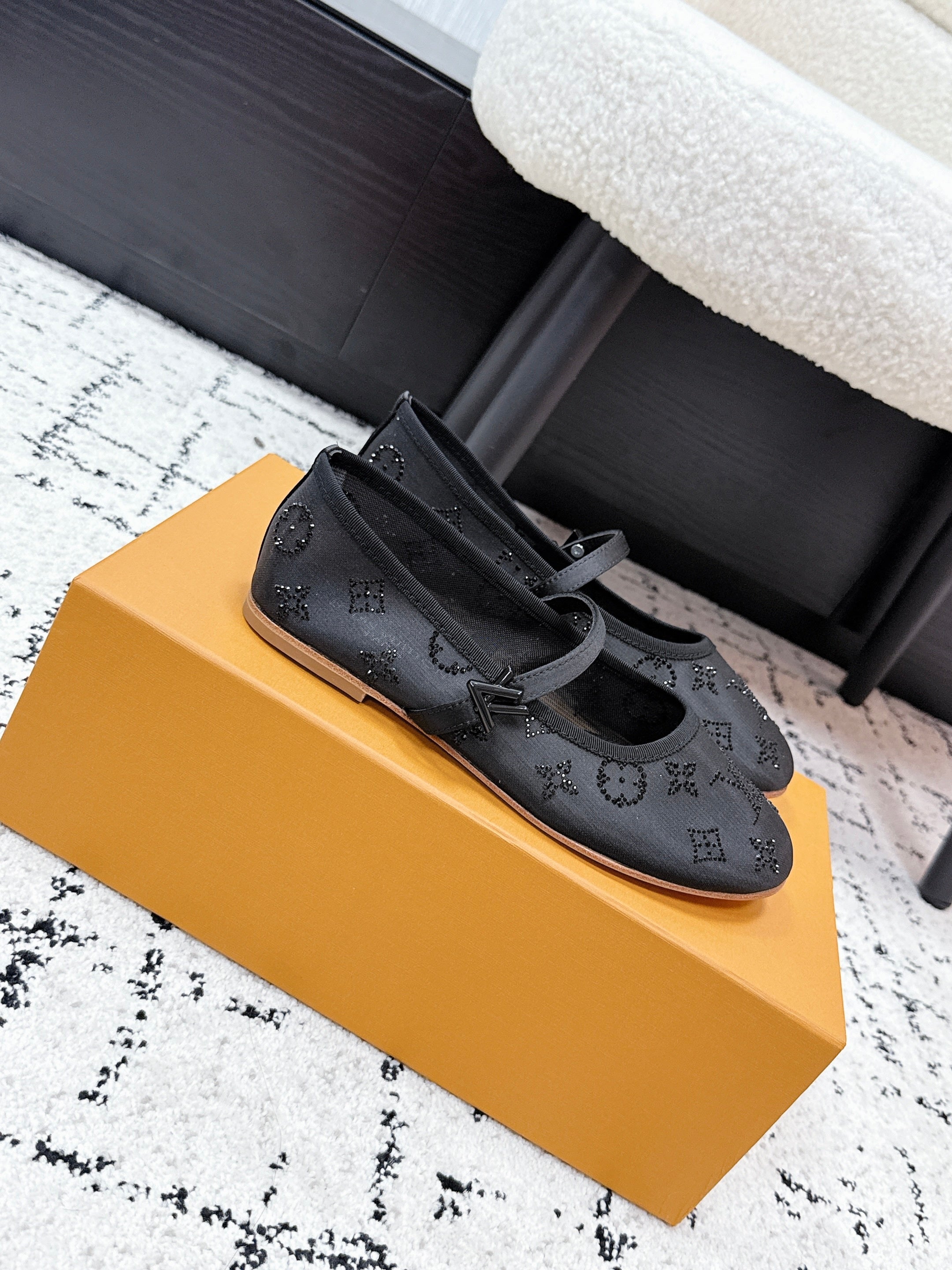 LV 26S MARY JANE FLATS IN BLACK EMBROIDERED FABRIC MESH