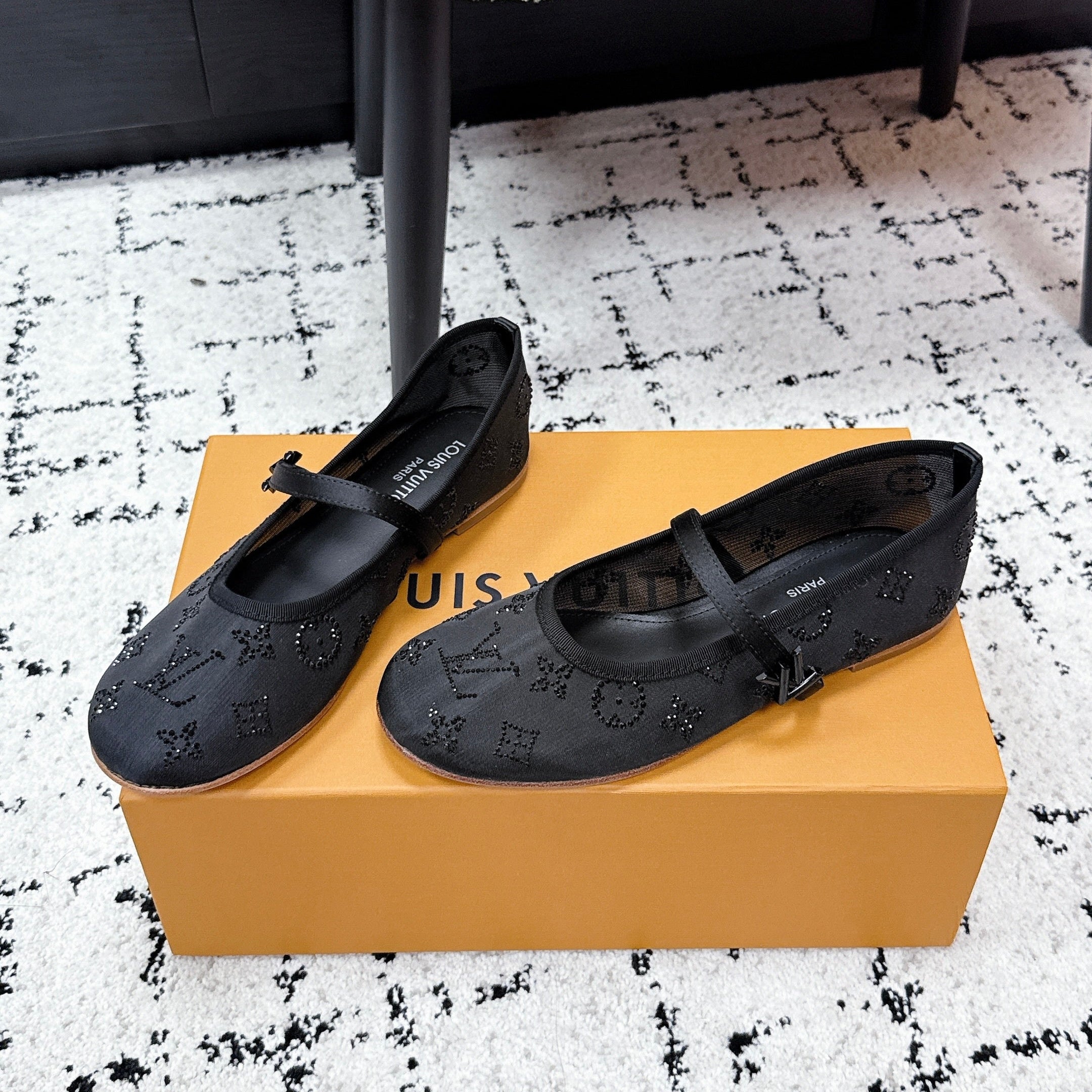 LV 26S MARY JANE FLATS IN BLACK EMBROIDERED FABRIC MESH