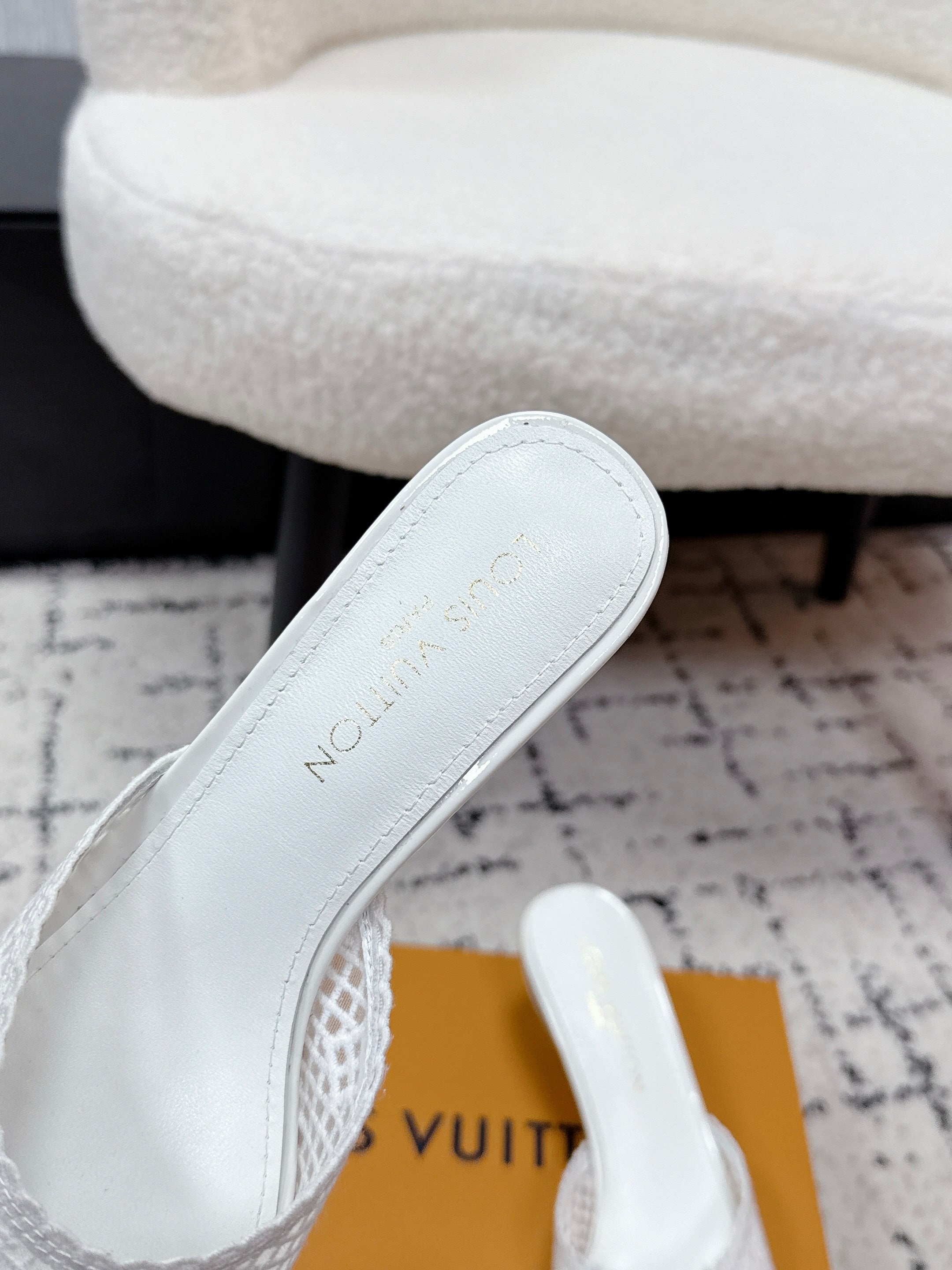LV 26S 6 AM MULE 55MM IN WHITE EMBROIDERED FABRIC