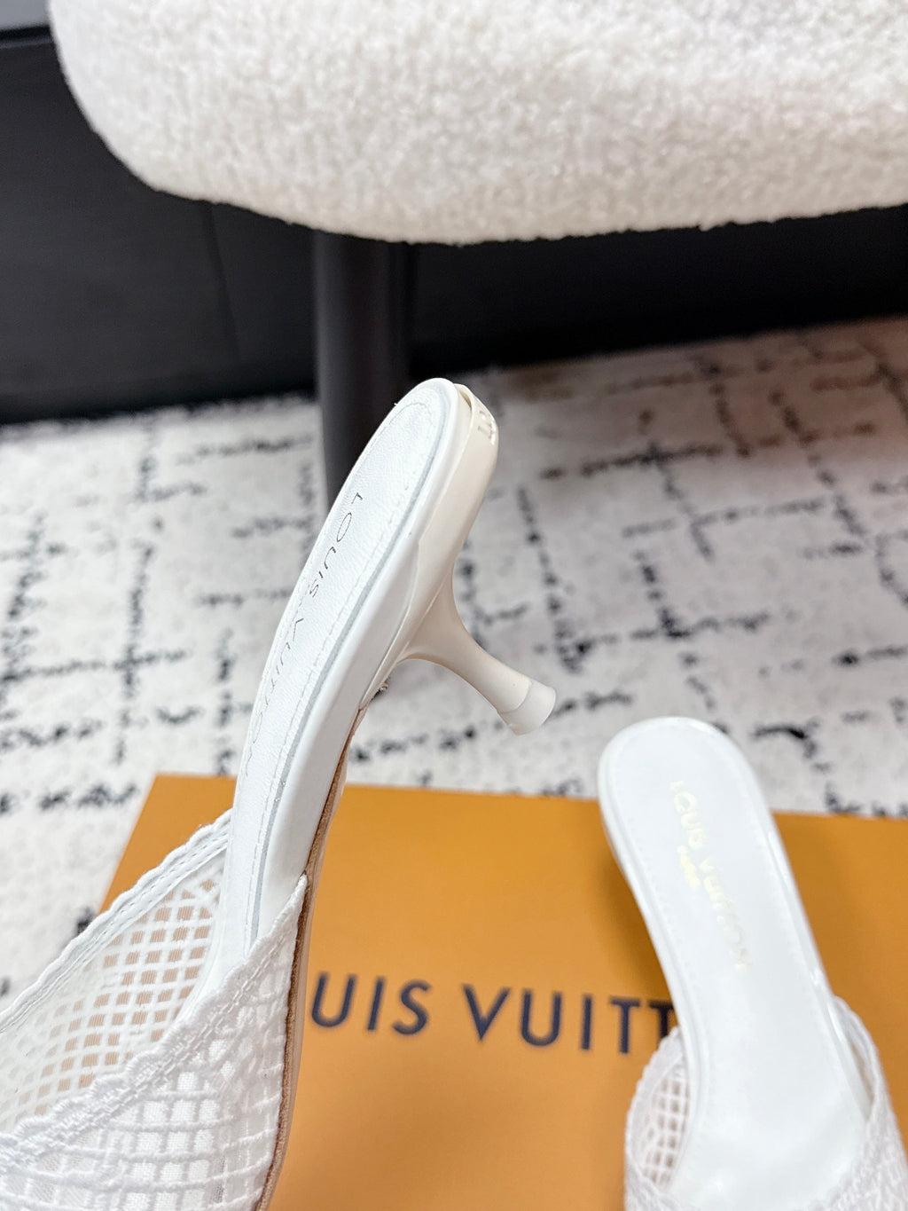 LV 26S 6 AM MULE 55MM IN WHITE EMBROIDERED FABRIC