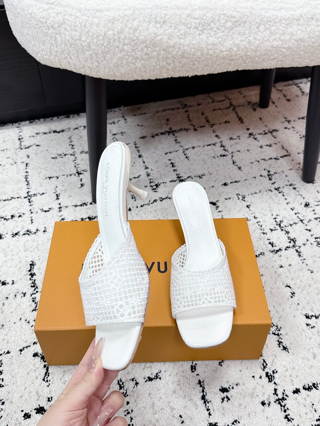LV 26S 6 AM MULE 55MM IN WHITE EMBROIDERED FABRIC