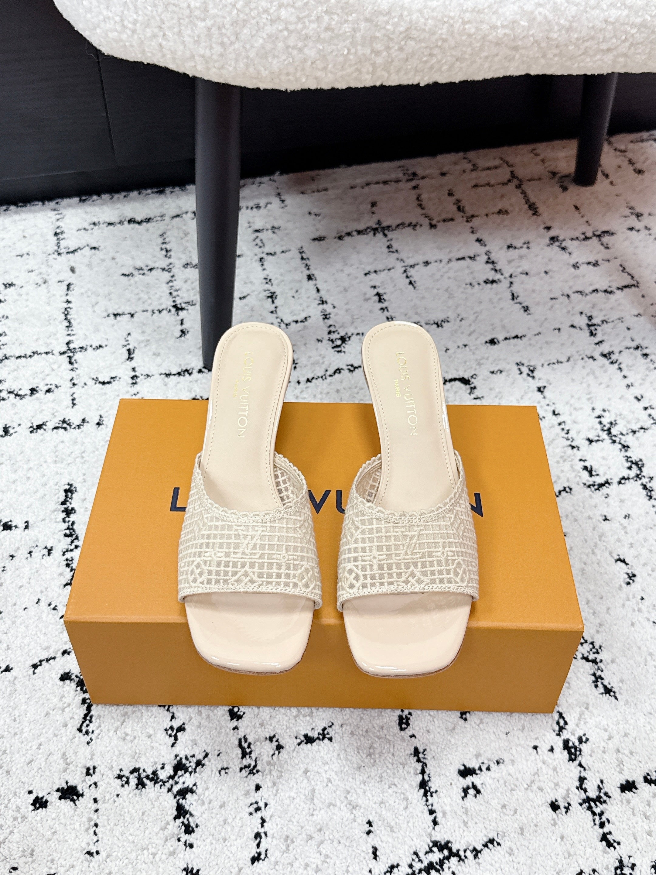 LV 26S 6 AM MULE 55MM IN BEIGE EMBROIDERED FABRIC