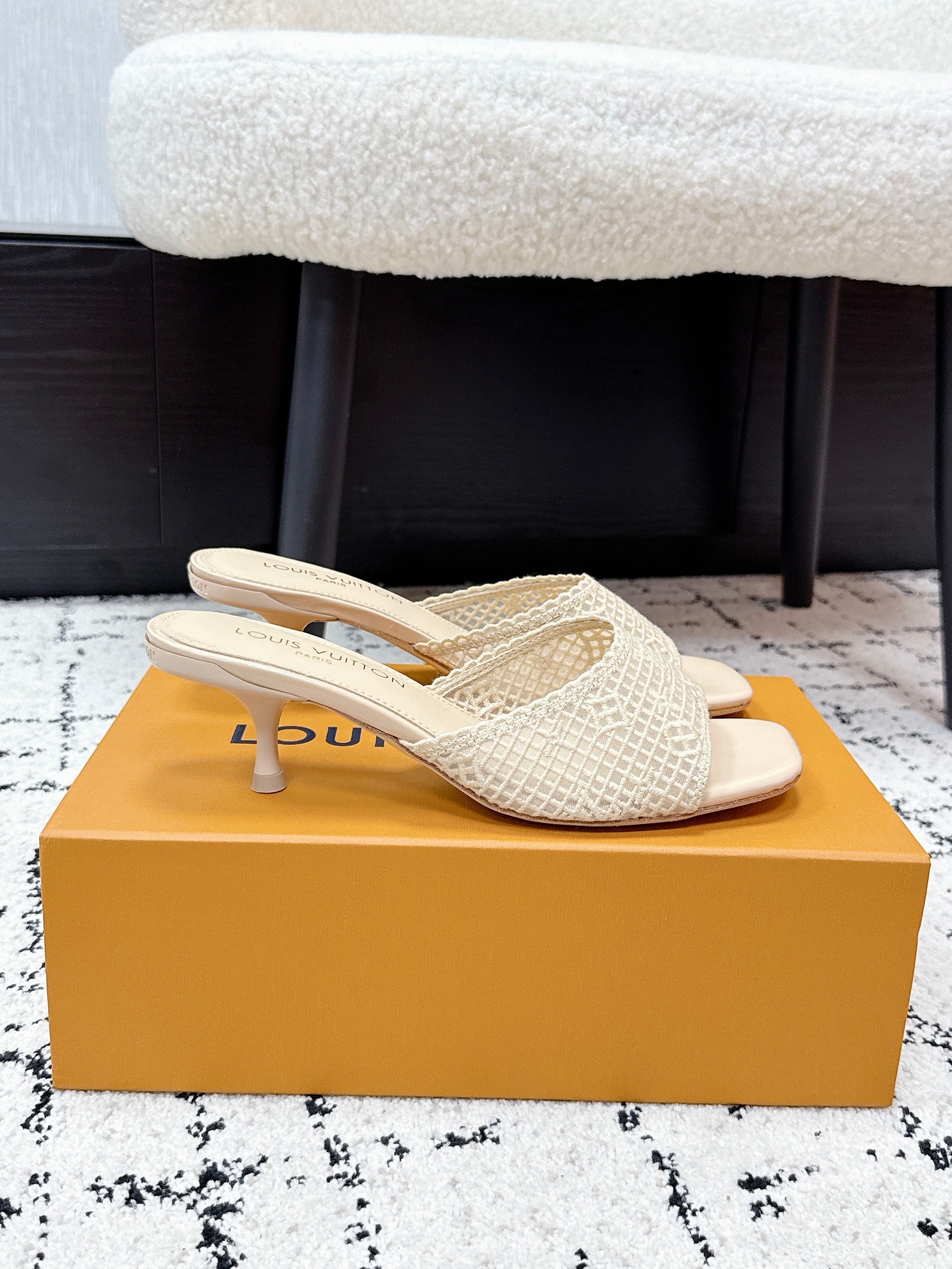 LV 26S 6 AM MULE 55MM IN BEIGE EMBROIDERED FABRIC