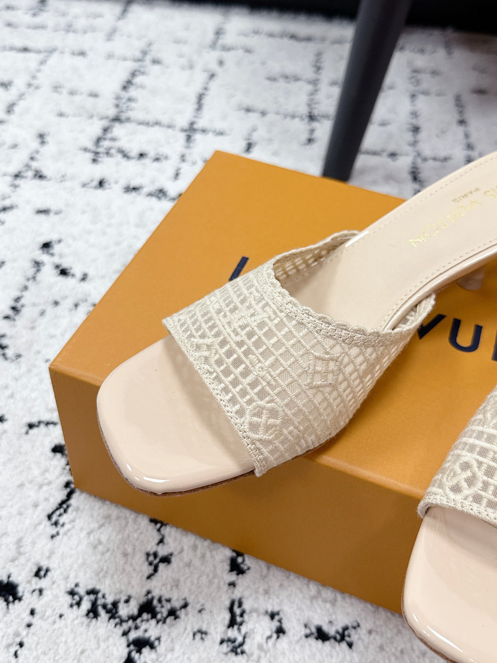 LV 26S 6 AM MULE 55MM IN BEIGE EMBROIDERED FABRIC