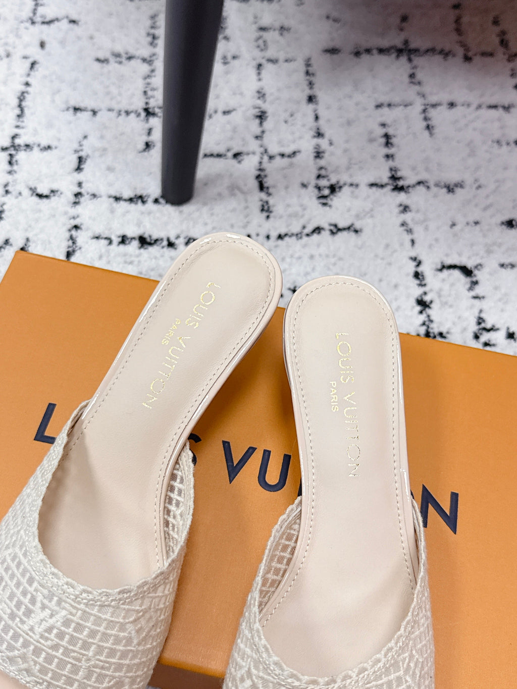 LV 26S 6 AM MULE 55MM IN BEIGE EMBROIDERED FABRIC